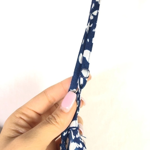 🦄 2/$20 Collective Concepts Blue Leopard tank - Picture 6 of 7